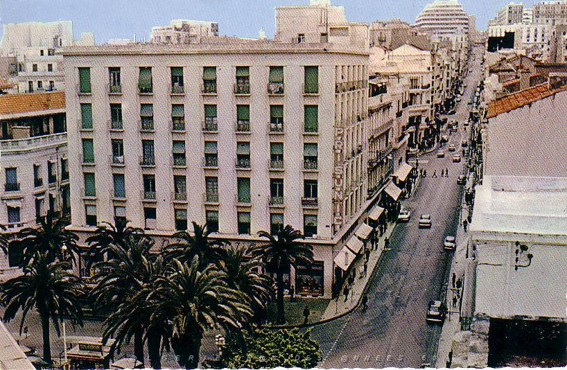 ORAN LE BD CLEMENCEAU ET LE PRISUNIC.JPG